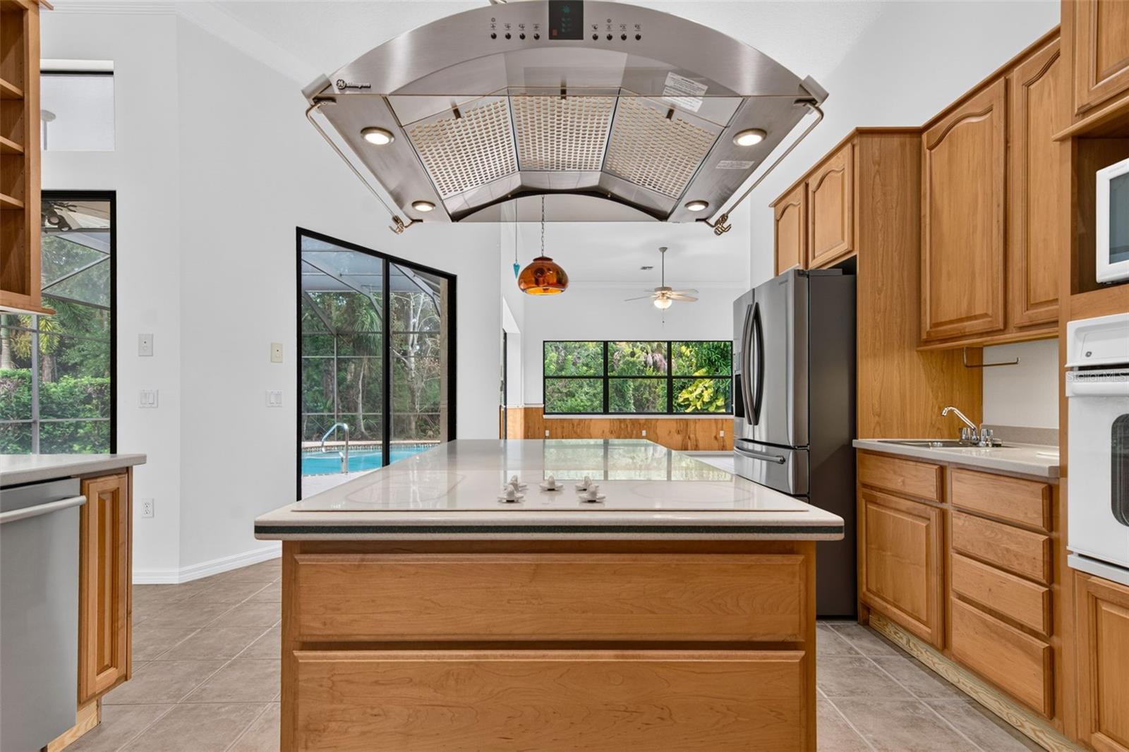 679 Sawgrass Bridge Rd Property Photo 36