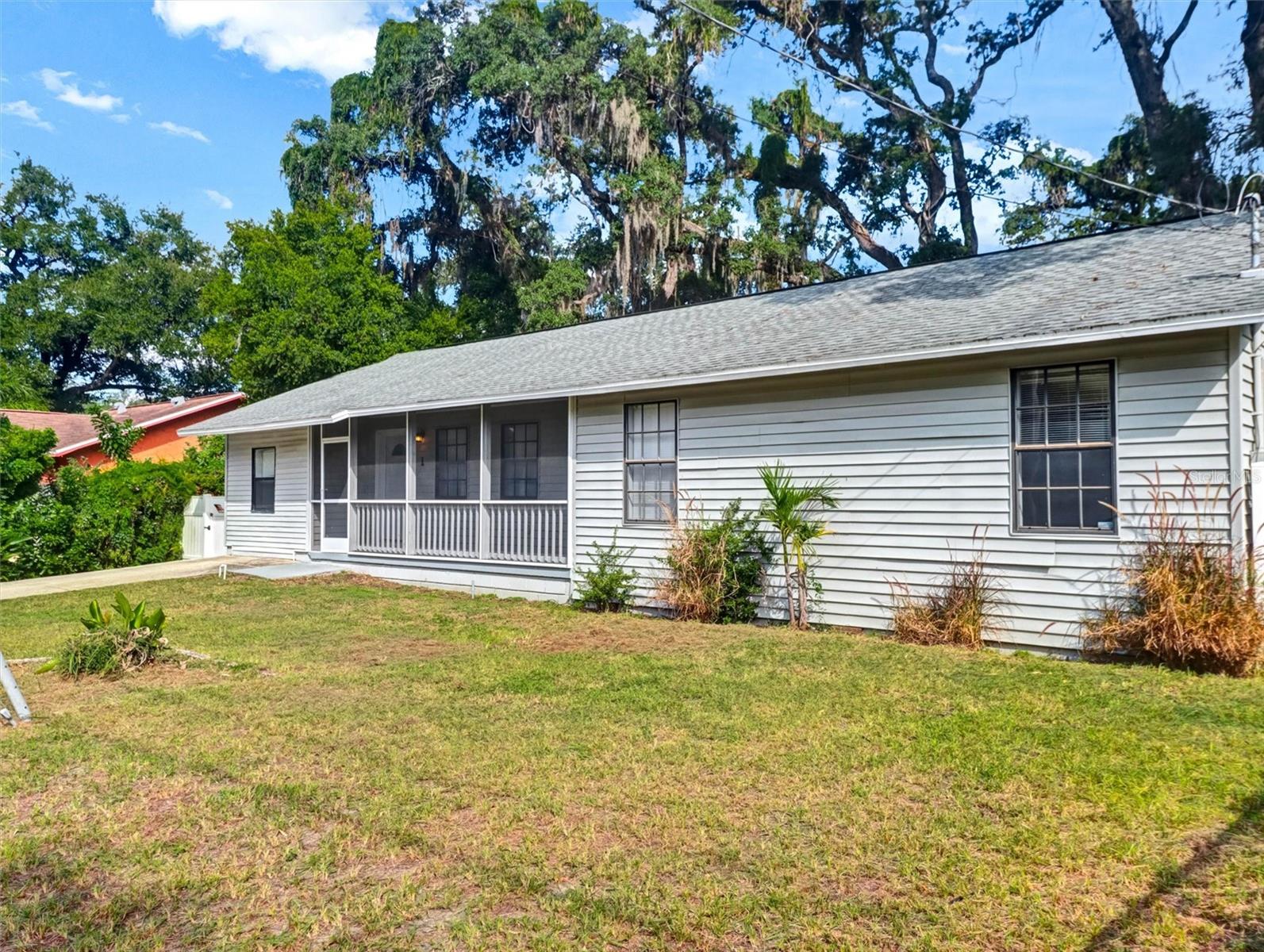 1612 E North Bay St Property Photo 2