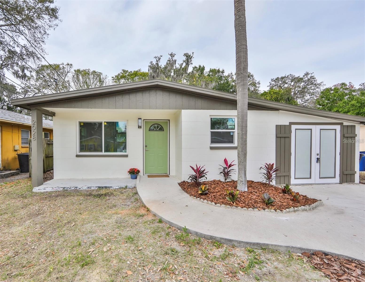 2028 N BETTY LN Property Photo 1