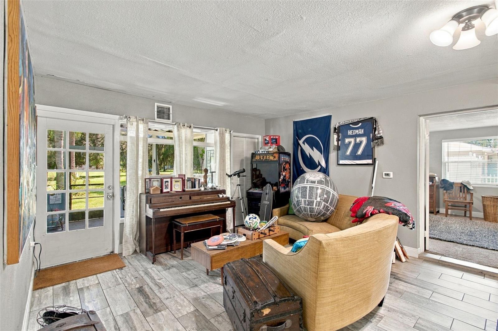 10803 N Oregon Cir Property Photo 4