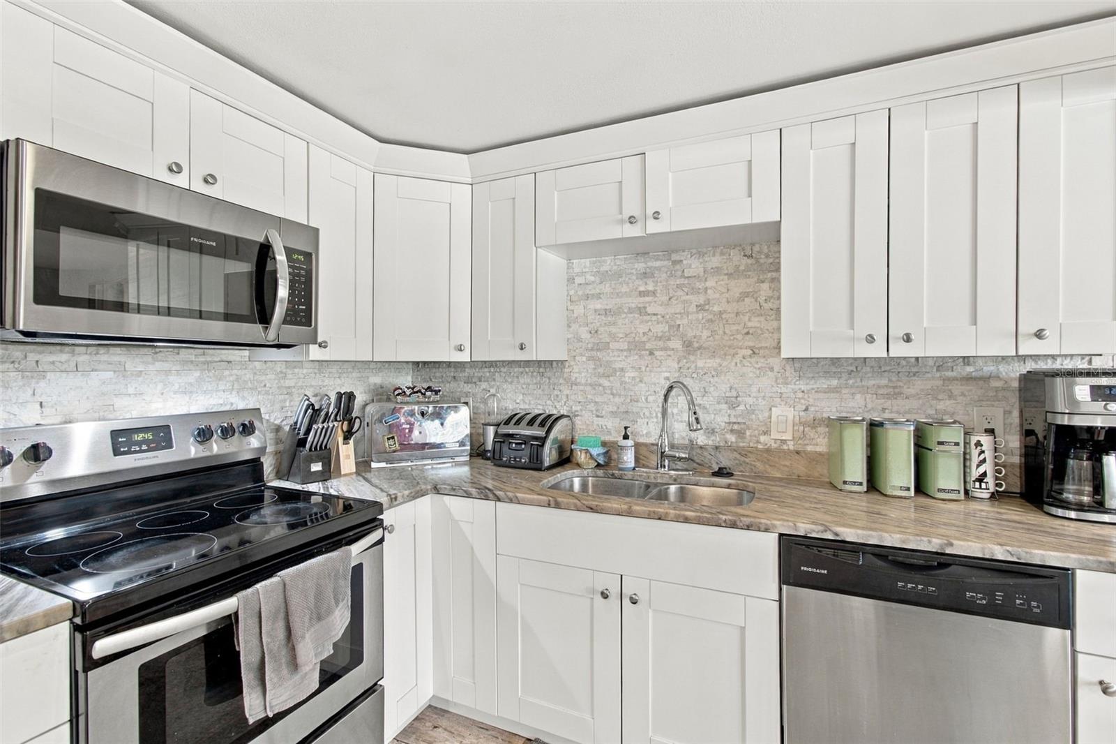 10803 N Oregon Cir Property Photo 10