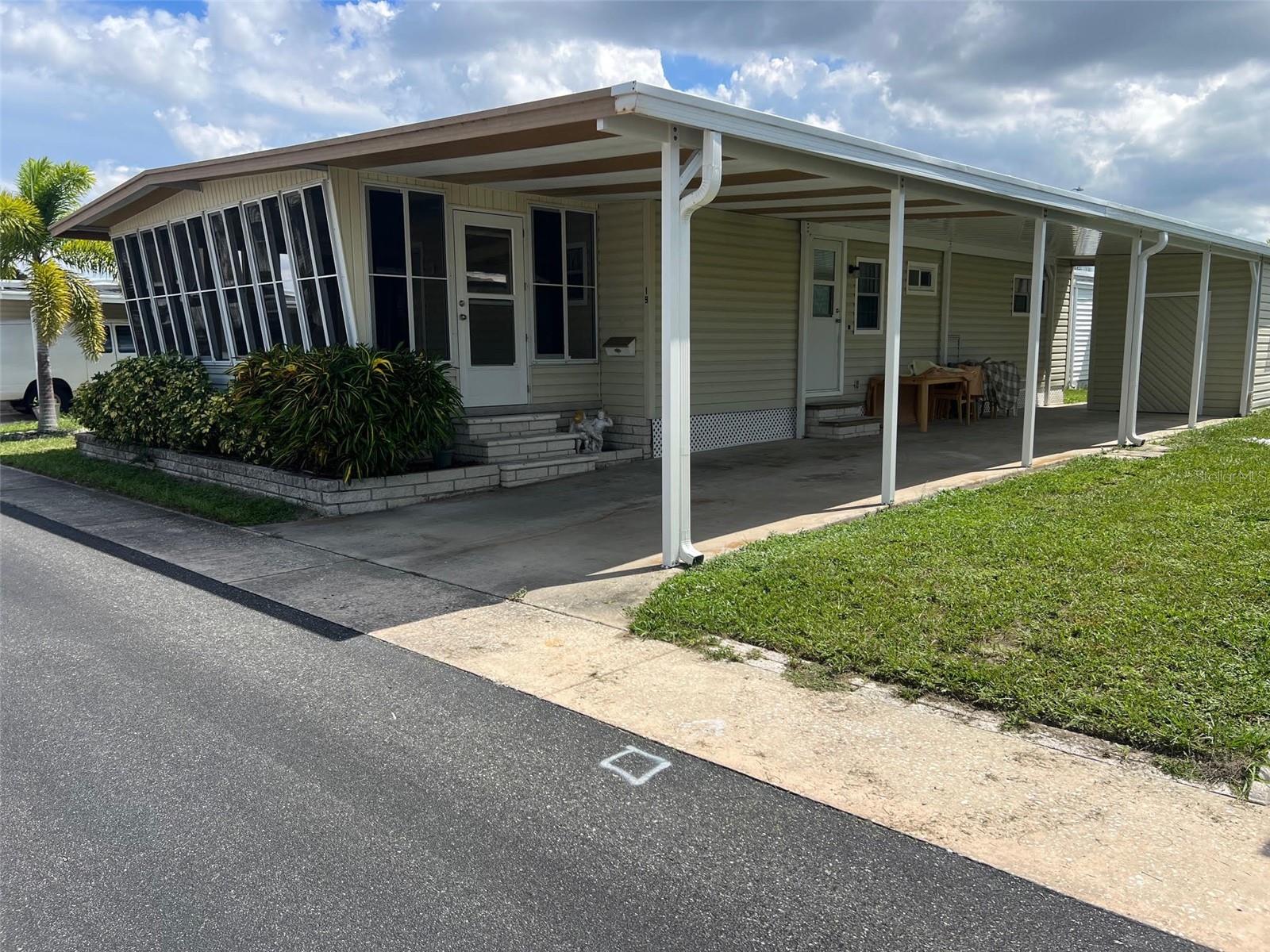 19 Pindo Palm St W Property Photo 2