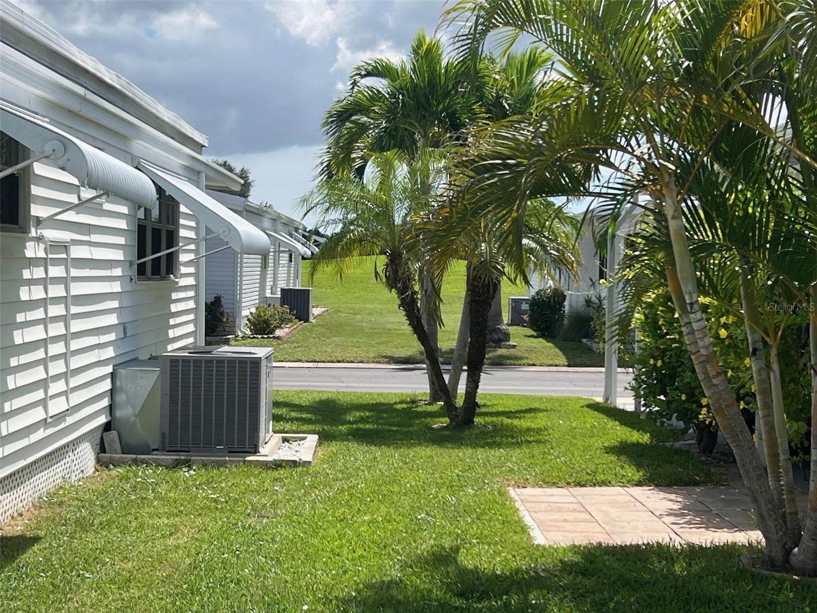19 Pindo Palm St W Property Photo 7