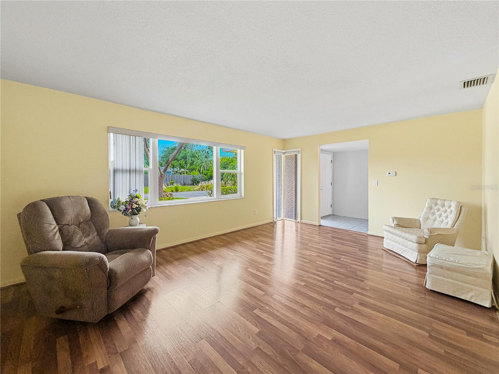 14036 Thacher Ave Property Photo 3