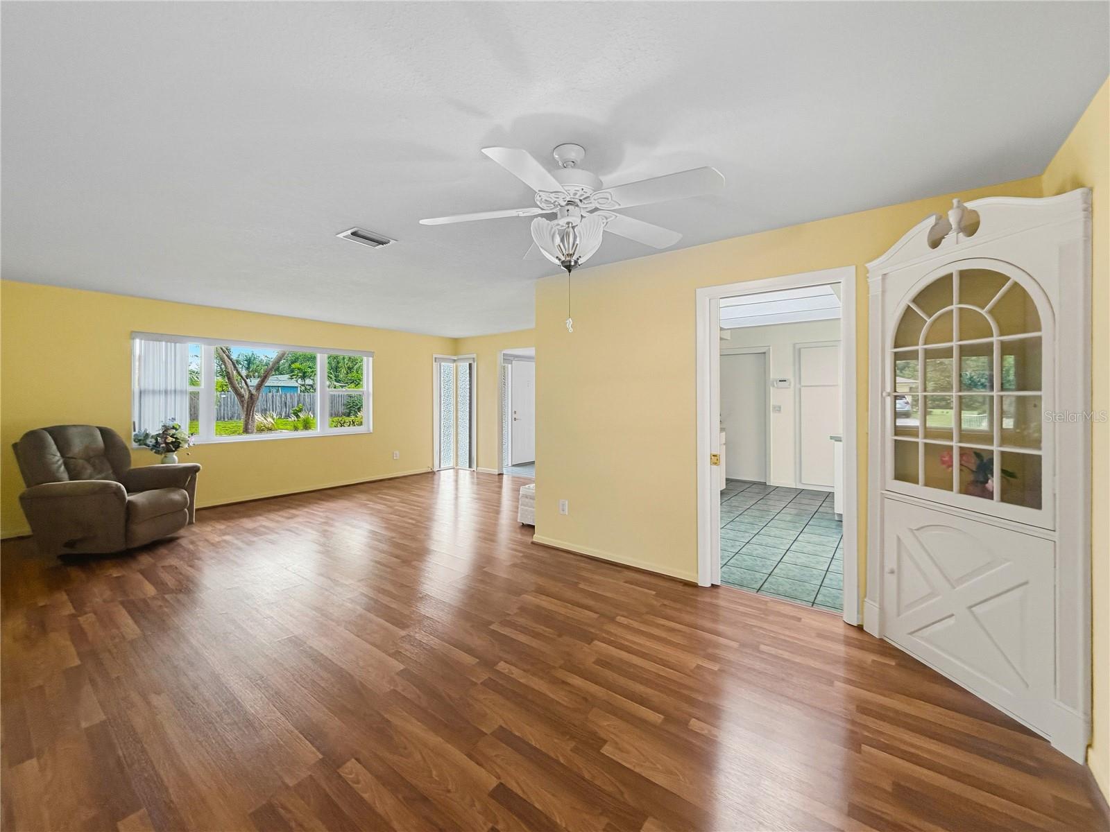 14036 Thacher Ave Property Photo 4