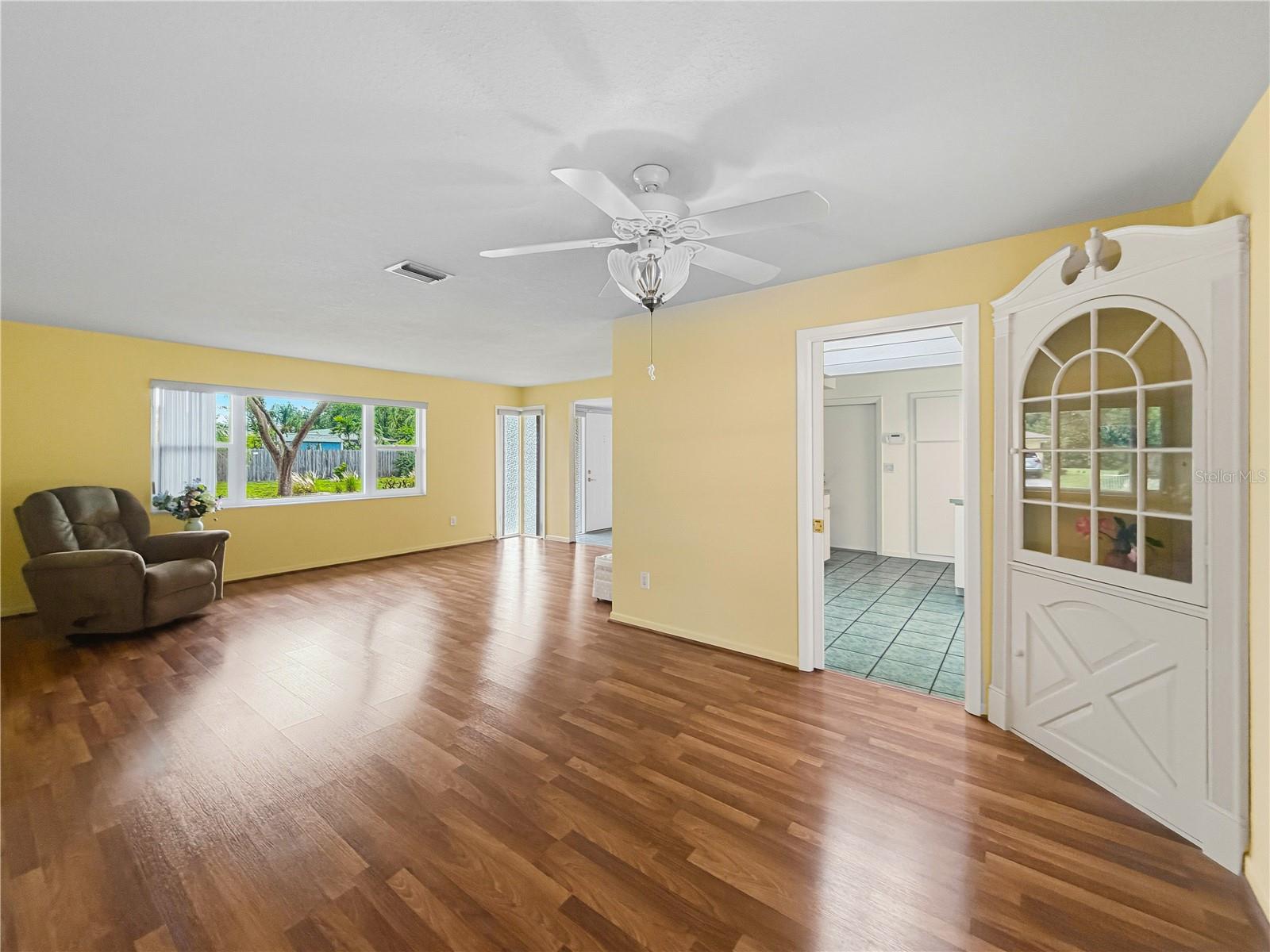 14036 Thacher Ave Property Photo 5