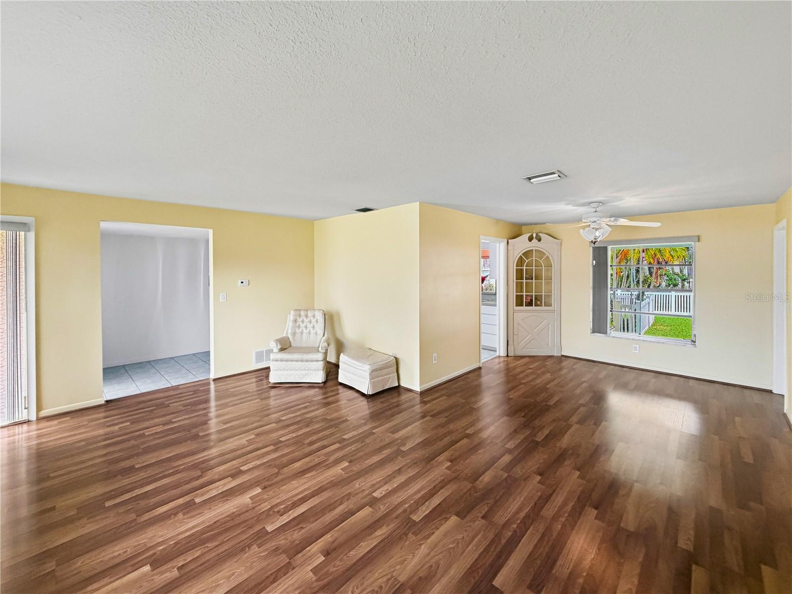 14036 Thacher Ave Property Photo 6