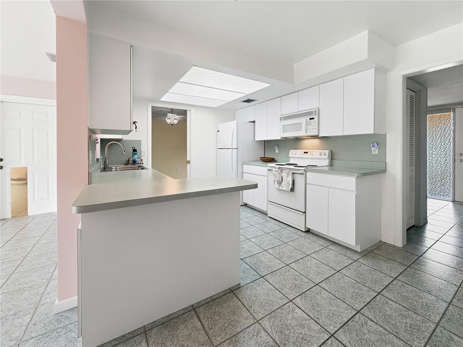 14036 Thacher Ave Property Photo 11