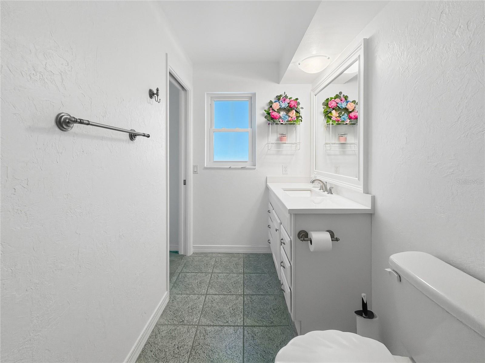 14036 Thacher Ave Property Photo 19