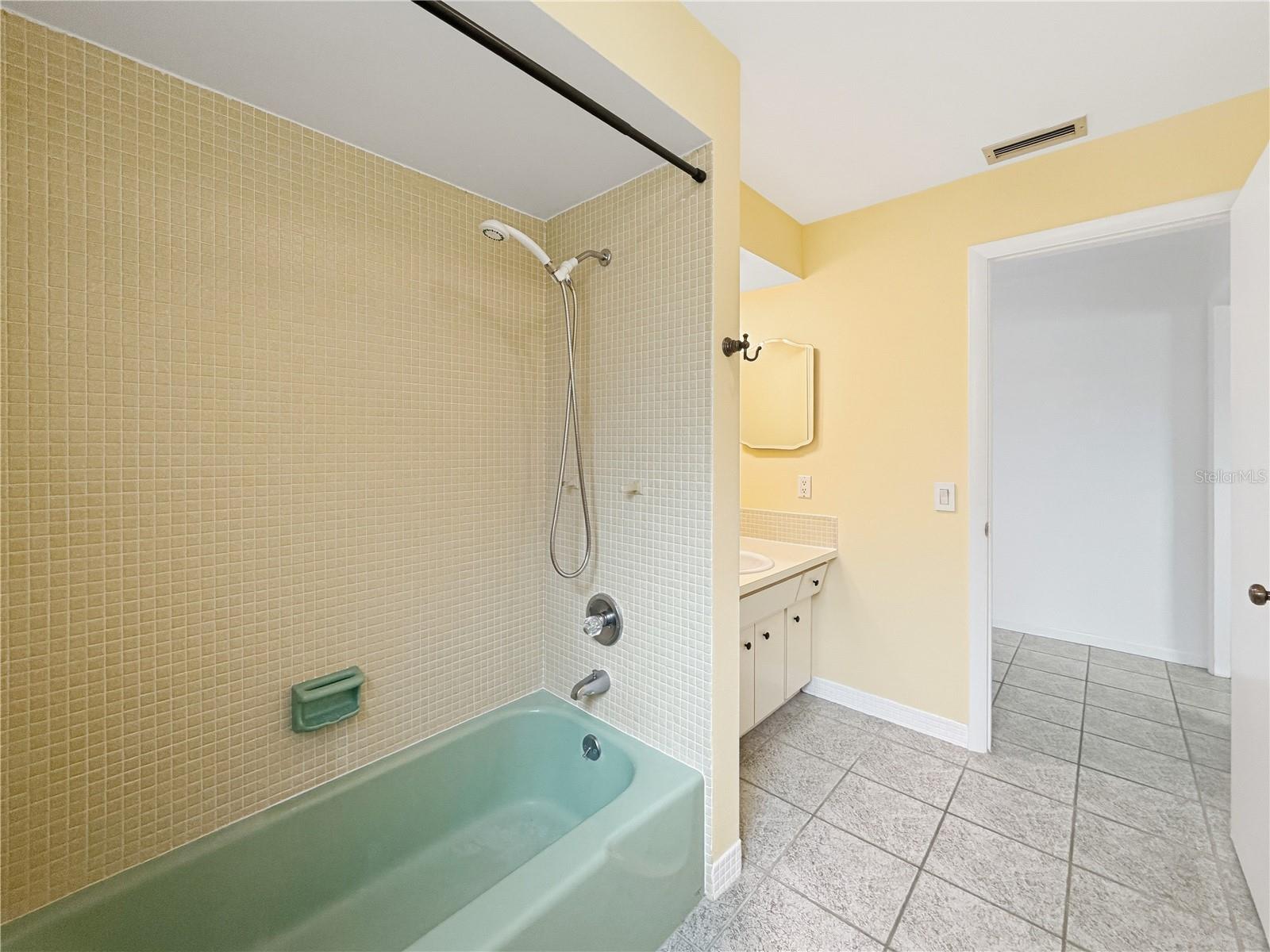 14036 Thacher Ave Property Photo 24