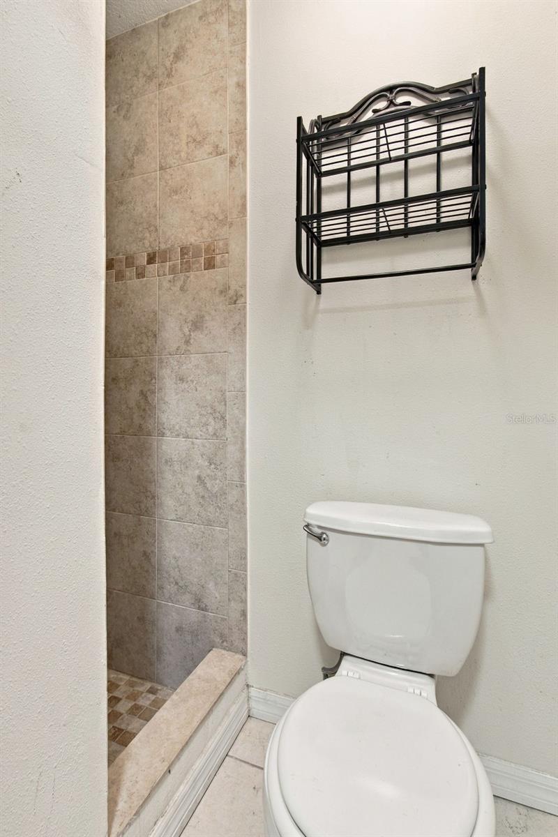 12408 N Boulevard Property Photo 20
