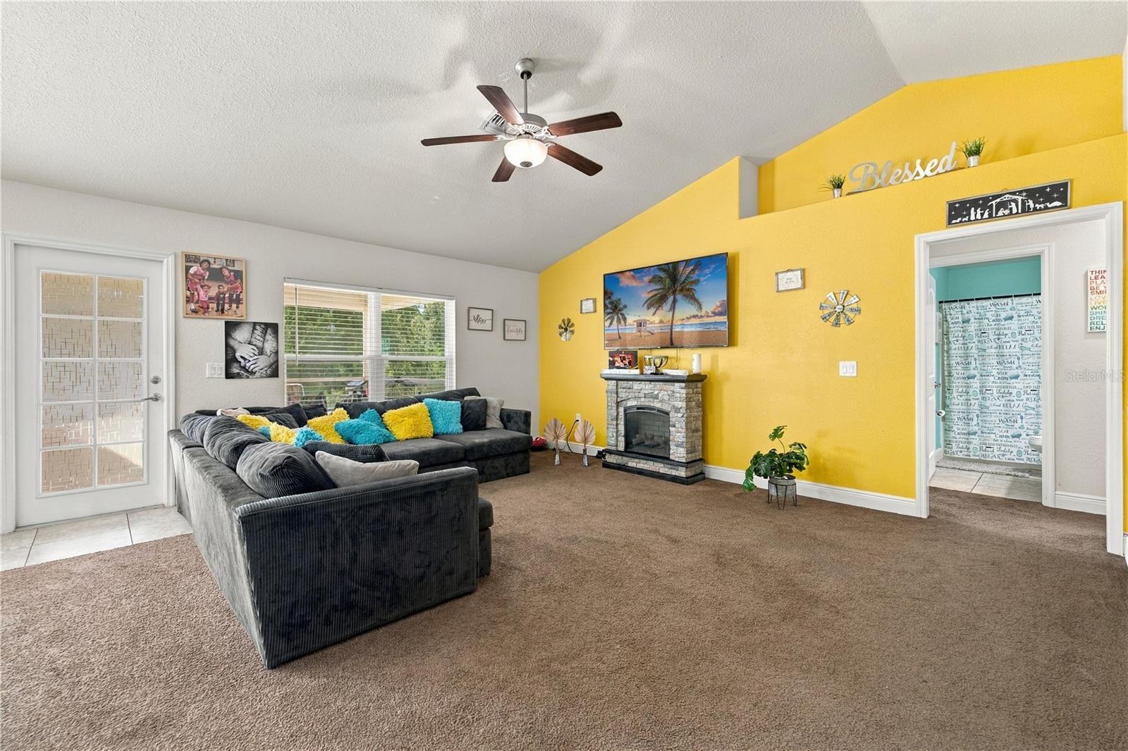 1822 Yoakum St Property Photo 4
