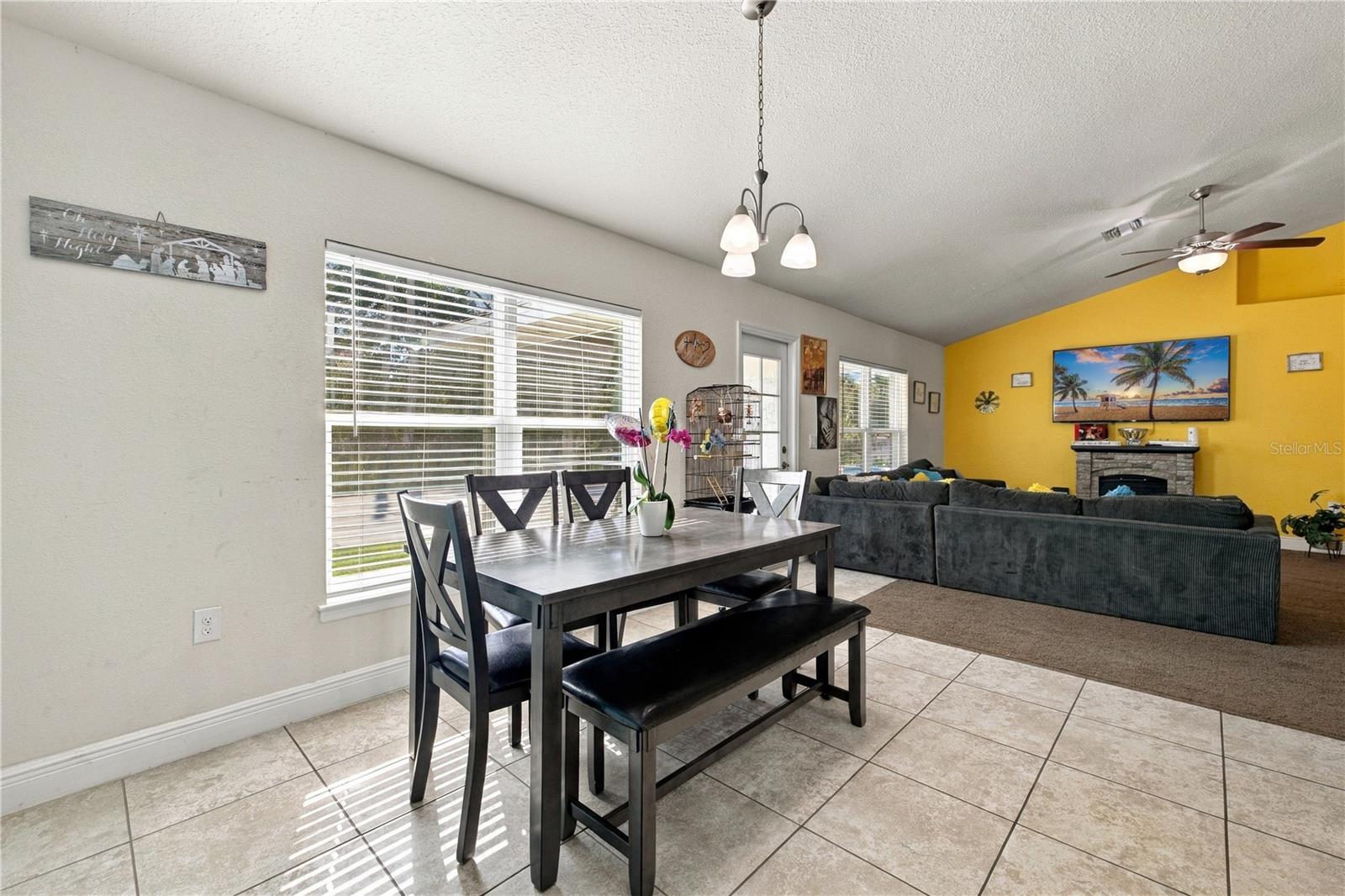 1822 Yoakum St Property Photo 6