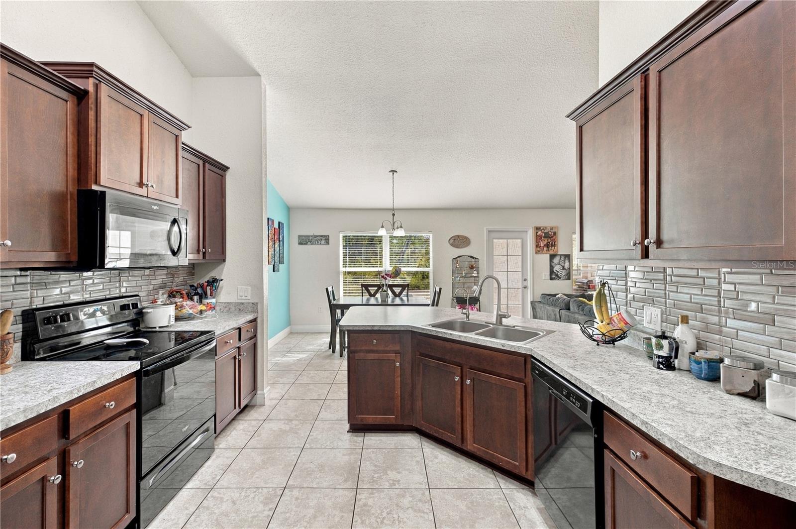 1822 Yoakum St Property Photo 8