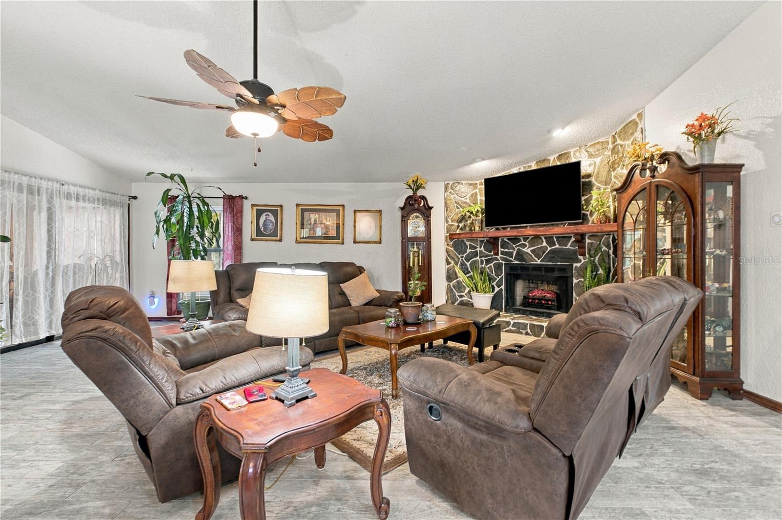 10270 Brentlawn St Property Photo 23
