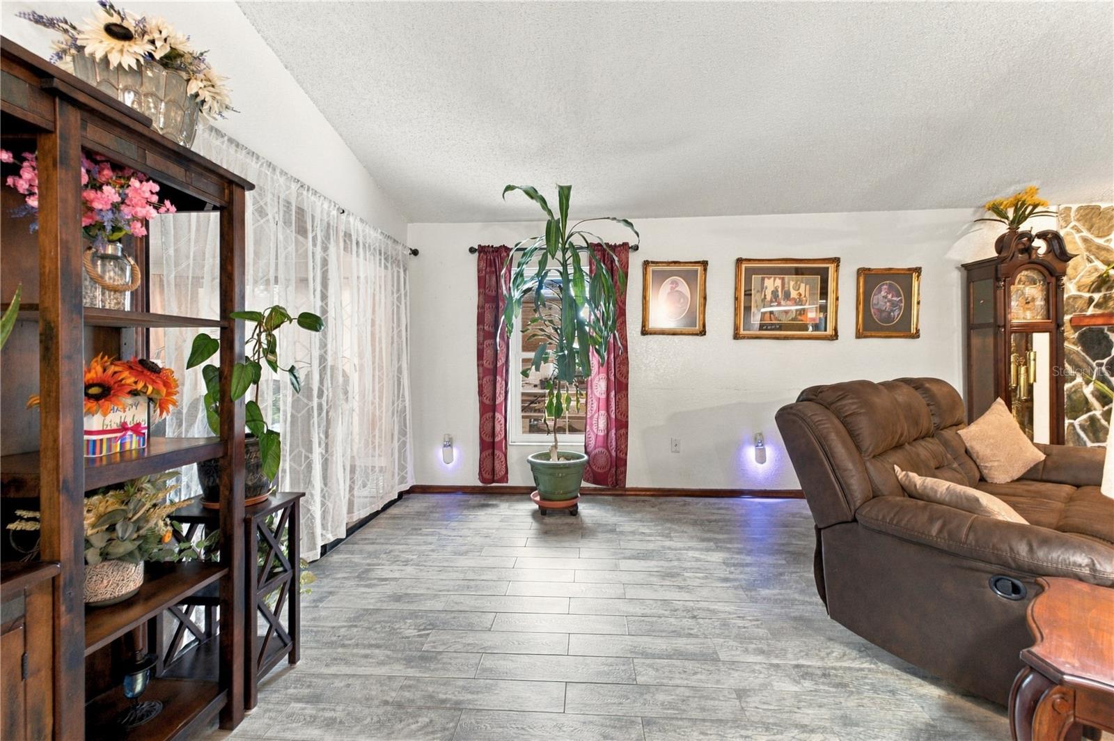 10270 Brentlawn St Property Photo 24