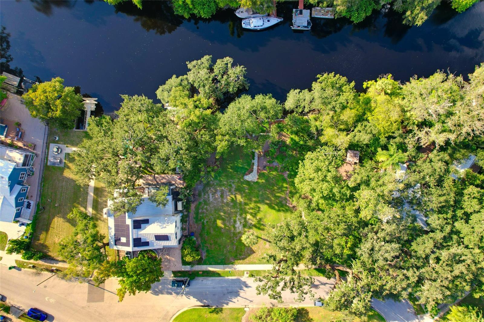 1214 E Park Cir Property Photo 4