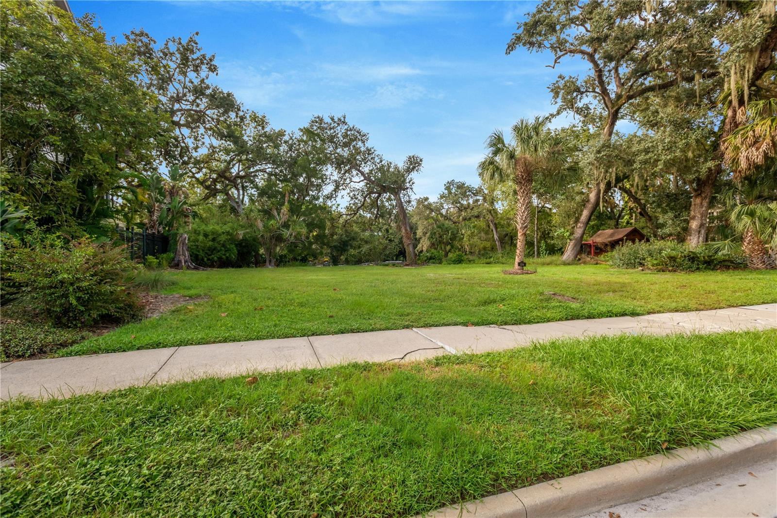 1214 E Park Cir Property Photo 5