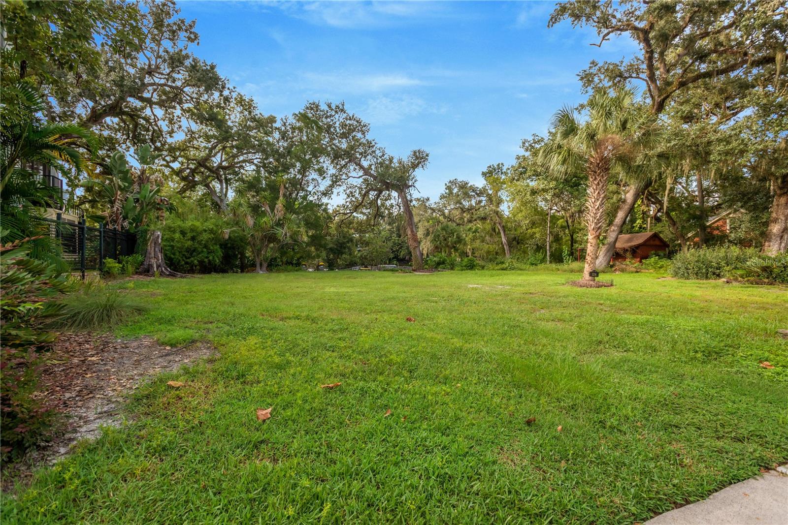 1214 E Park Cir Property Photo 6