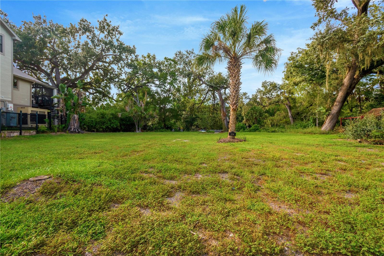 1214 E Park Cir Property Photo 7