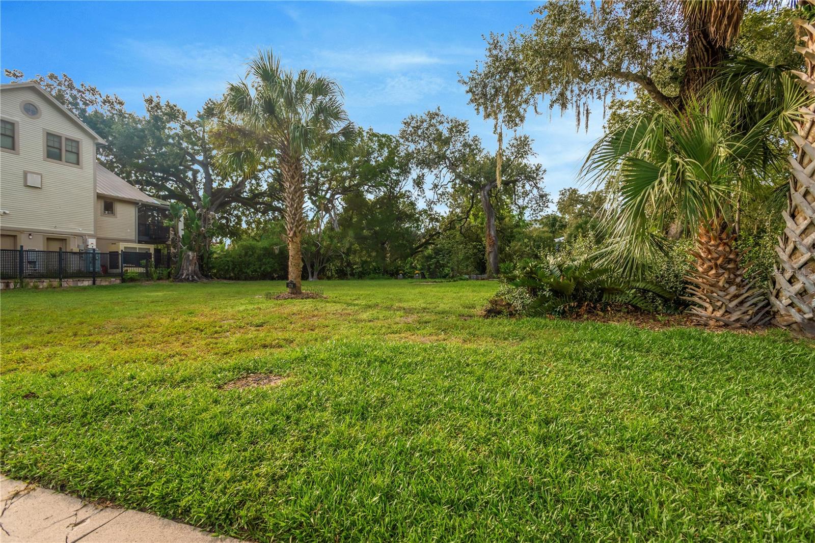 1214 E Park Cir Property Photo 8