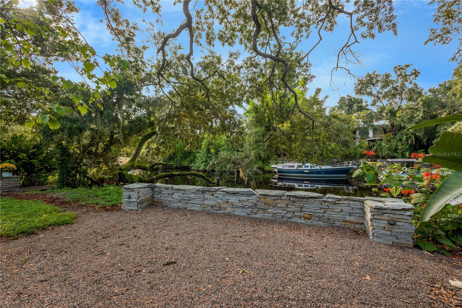 1214 E Park Cir Property Photo 13