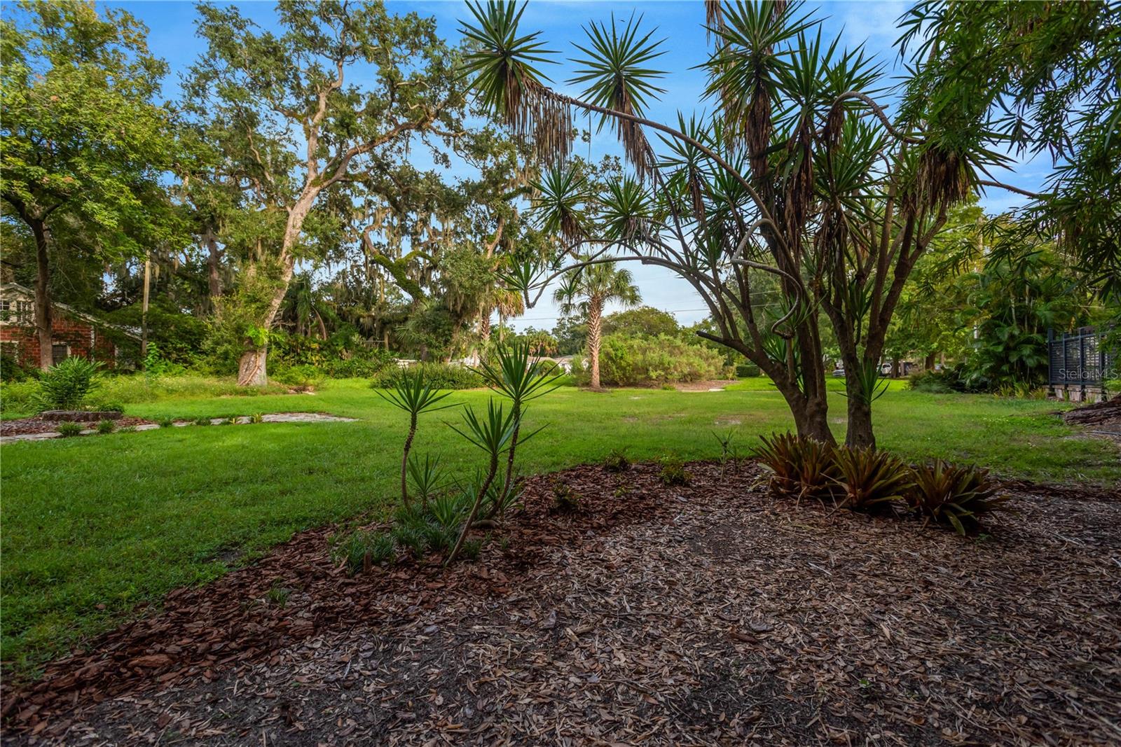 1214 E Park Cir Property Photo 14
