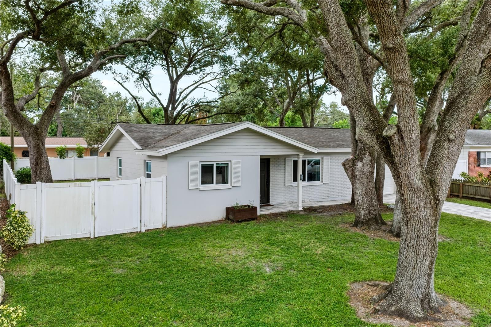 9976 56th Ave N Property Photo 18