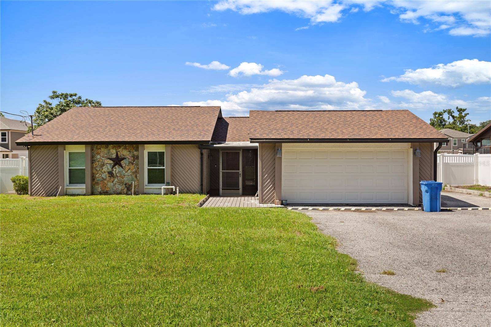 1105 LENNA AVE Property Photo 1