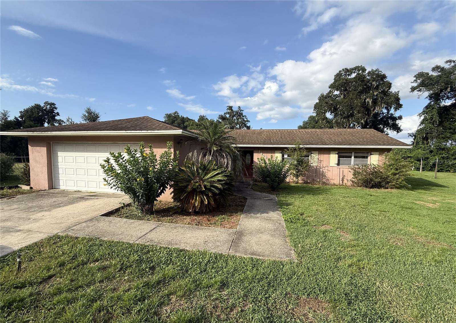 2906 Oak Crest Dr Property Photo 1