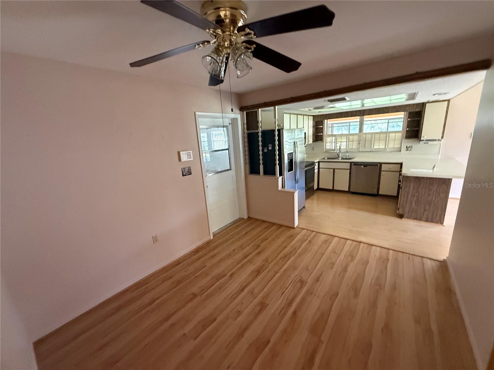 2906 Oak Crest Dr Property Photo 2