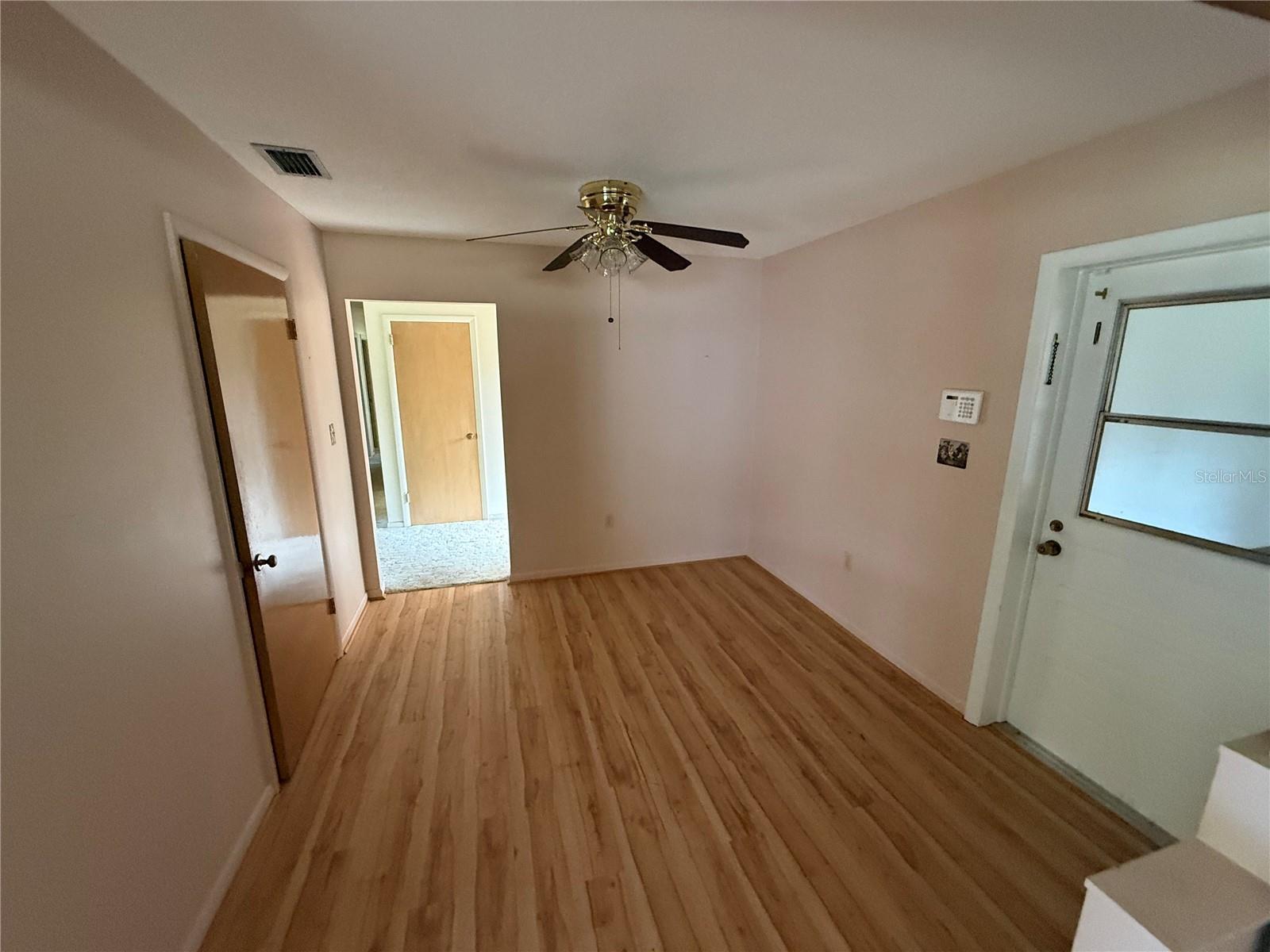 2906 Oak Crest Dr Property Photo 3