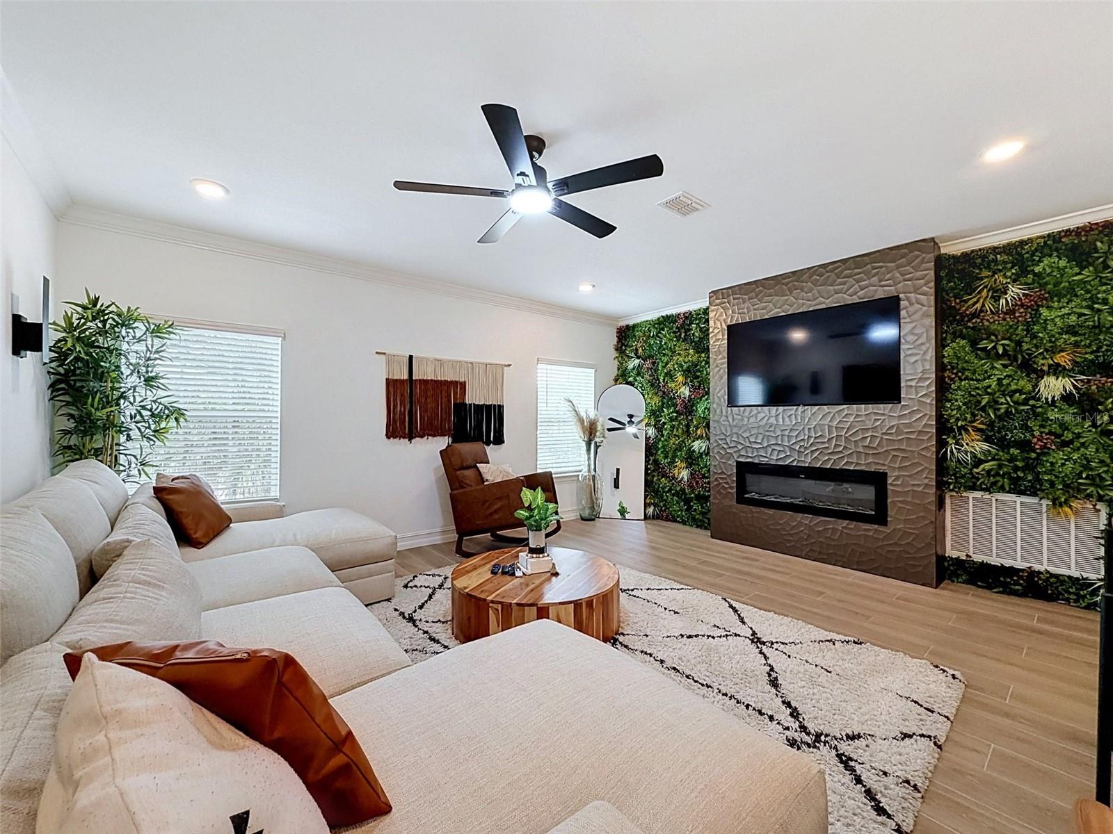 1511 W Chestnut St Property Photo 6