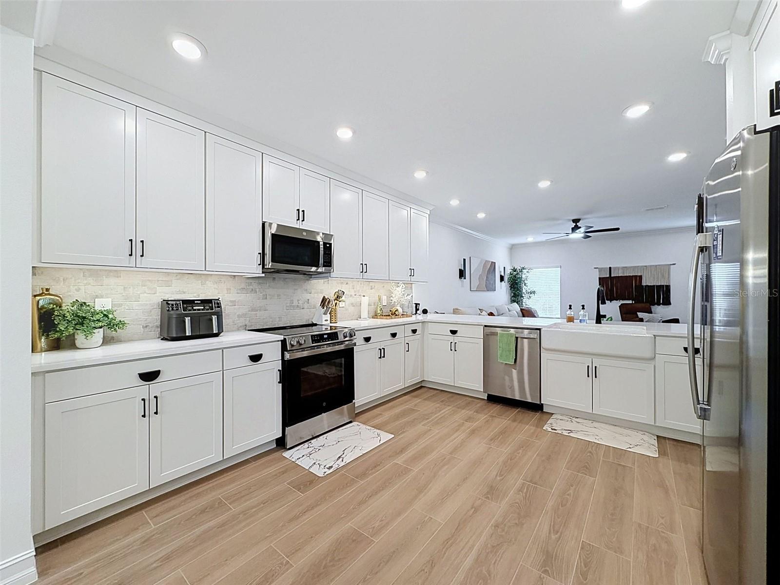1511 W Chestnut St Property Photo 15