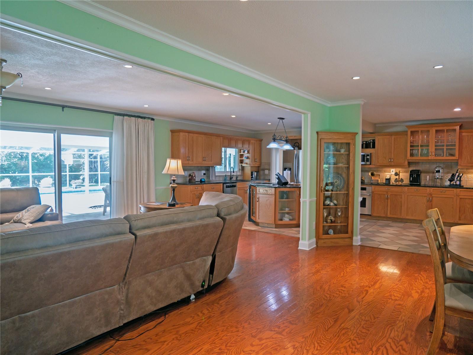 615 Valle Vista Dr Property Photo 3