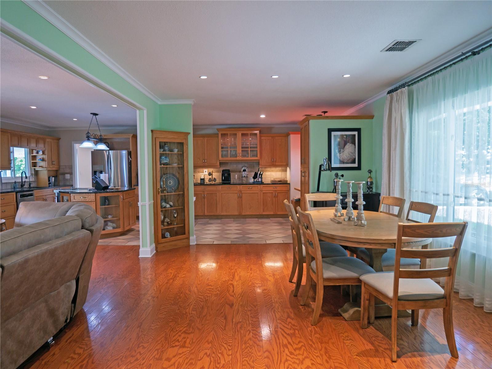 615 Valle Vista Dr Property Photo 4