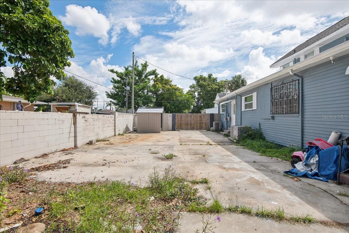 3001 W Chestnut St Property Photo 25