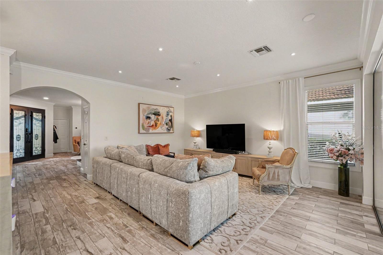 TB8551842 Property Photo 4