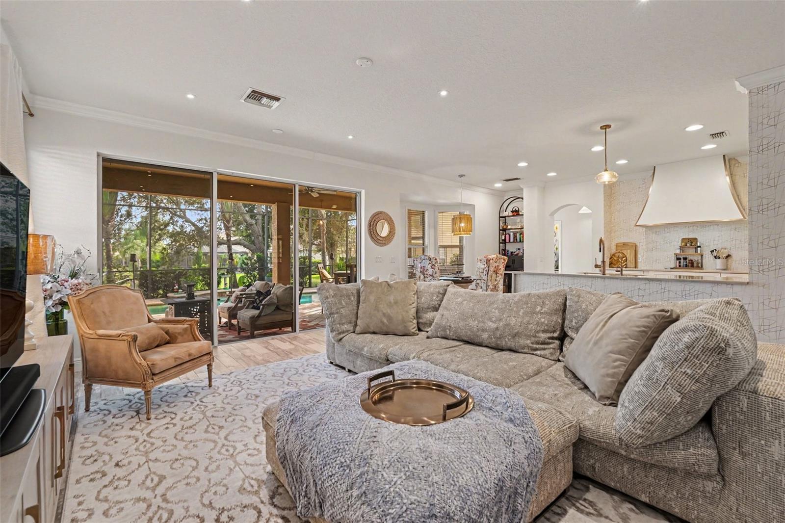 TB8551842 Property Photo 6
