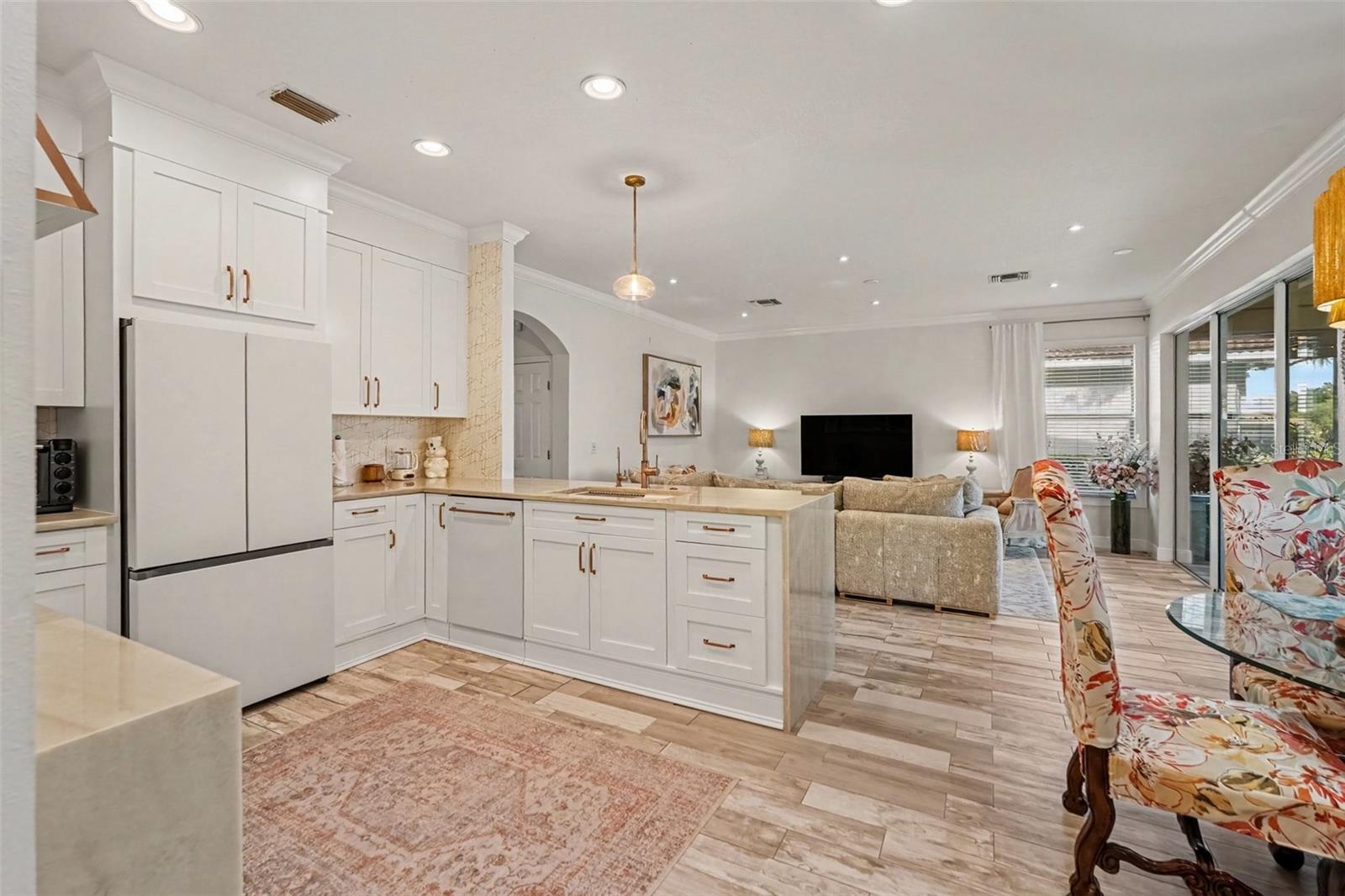 TB8551842 Property Photo 8