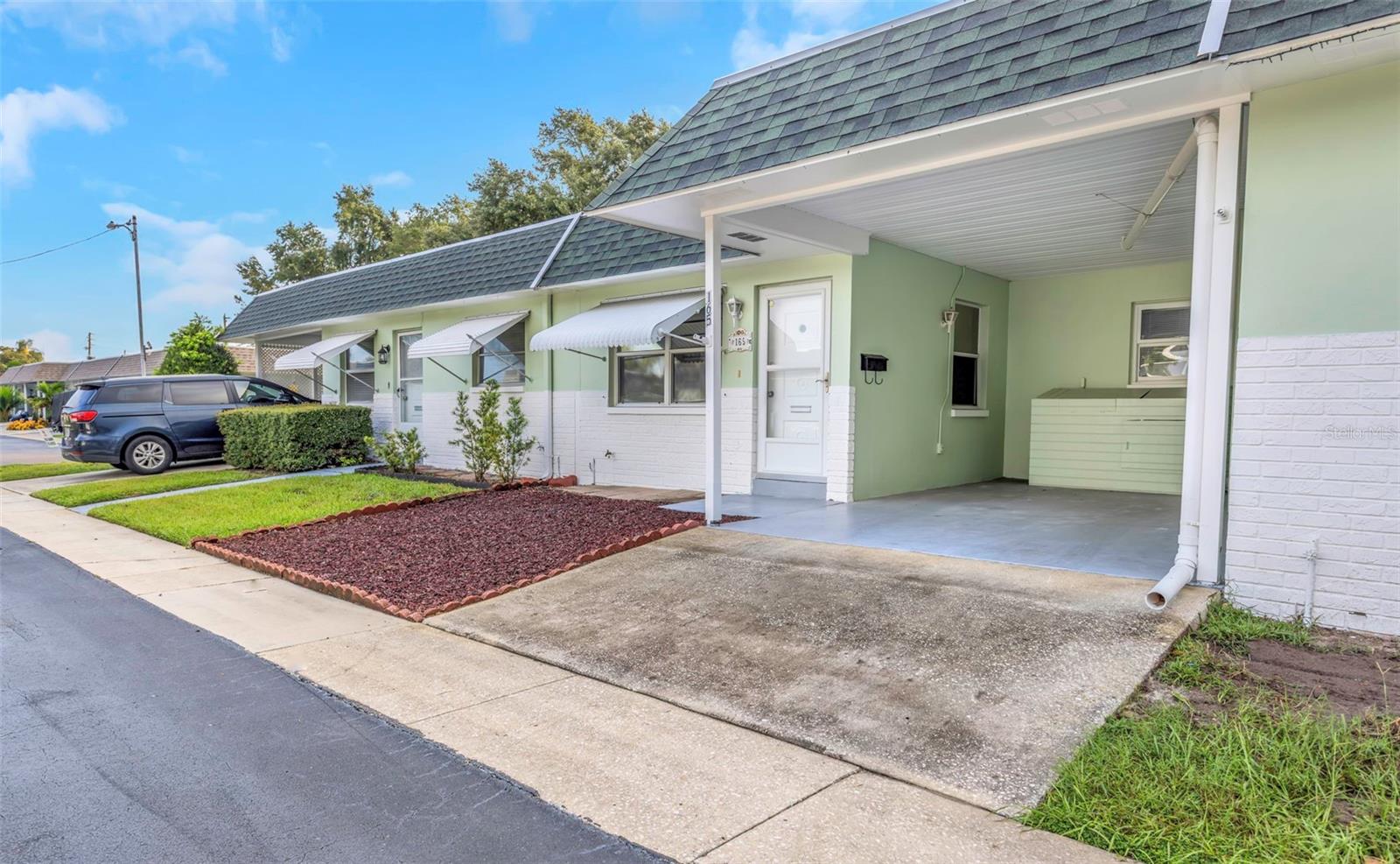 165 Sky Loch Dr E Property Photo 3