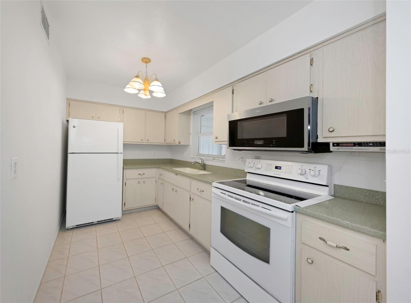 165 Sky Loch Dr E Property Photo 11