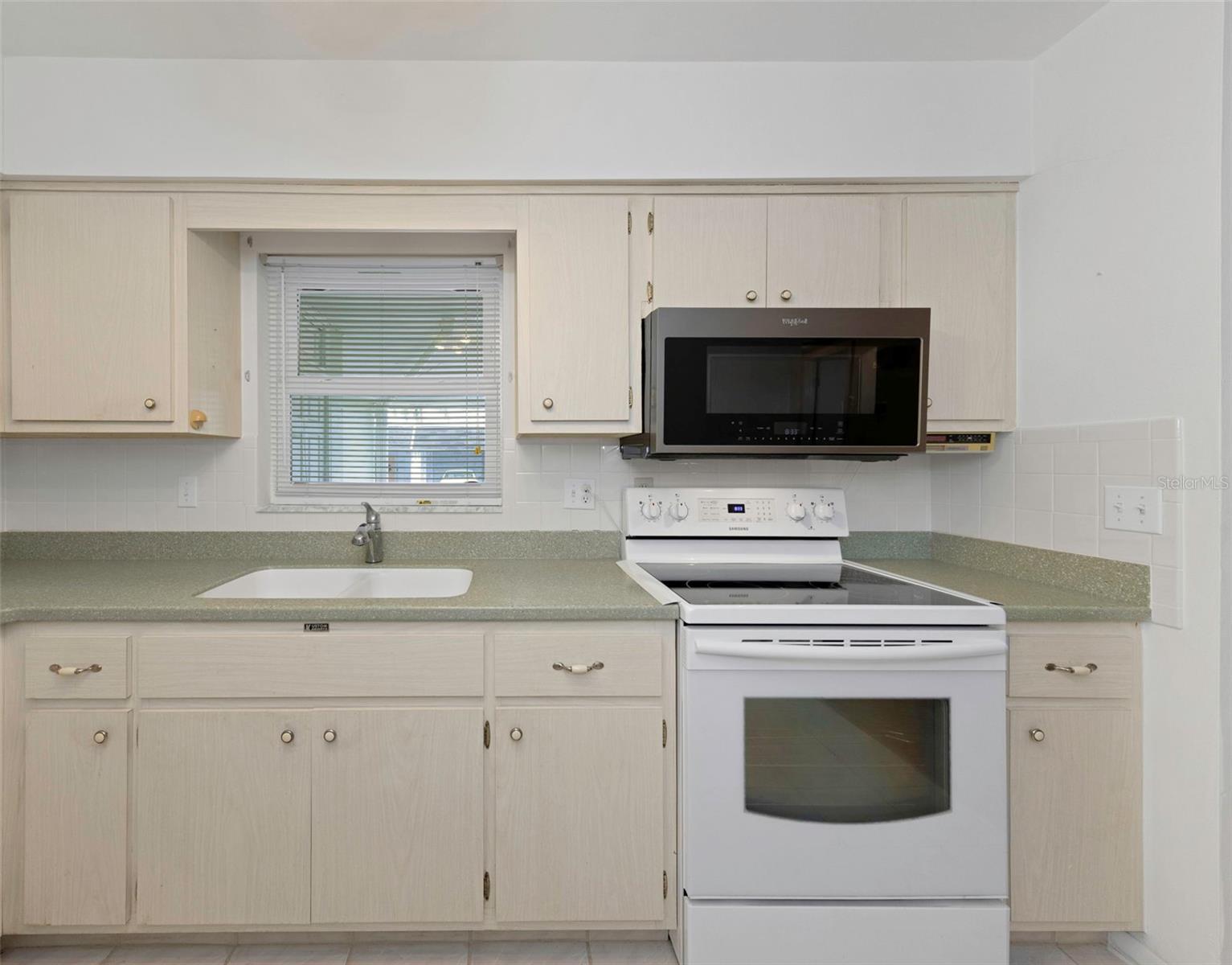 165 Sky Loch Dr E Property Photo 13