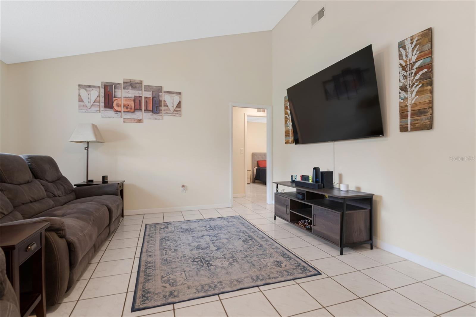 2158 Beverly Ln Property Photo 3