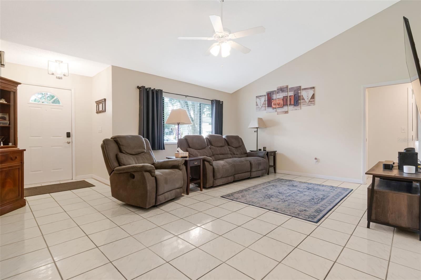 2158 Beverly Ln Property Photo 4
