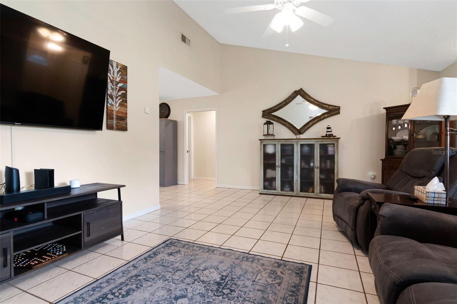 2158 Beverly Ln Property Photo 5