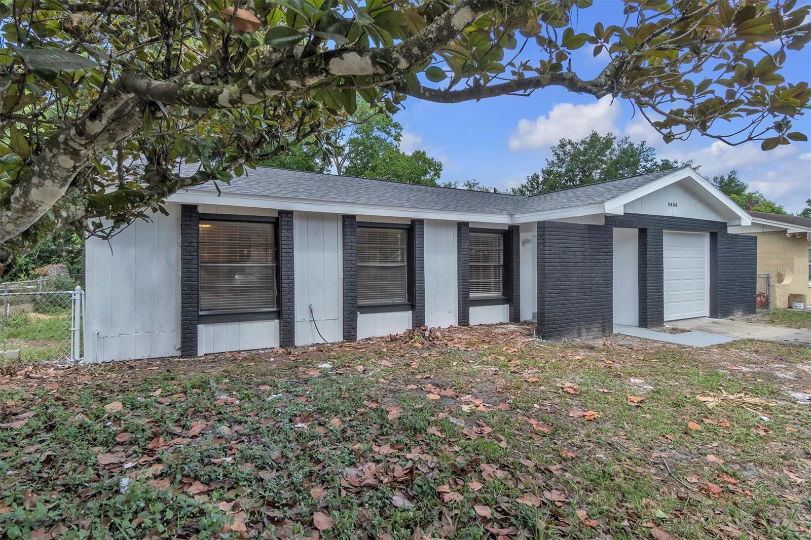 2840 CENTRAL DR Property Photo 1
