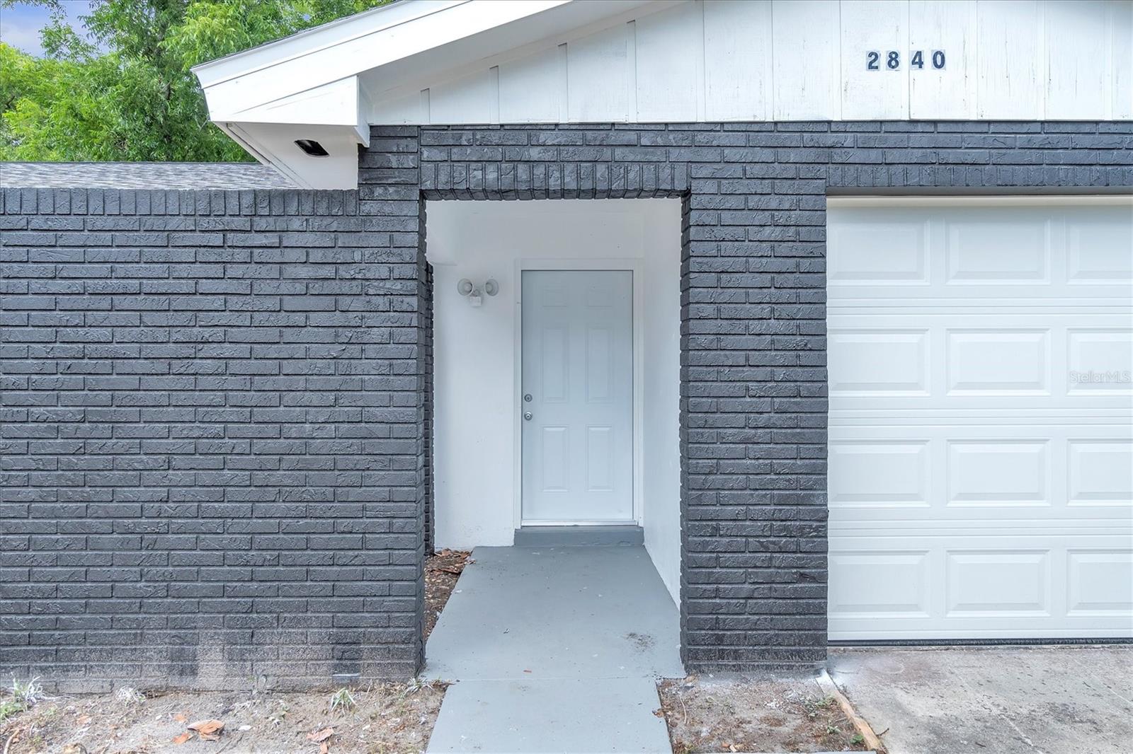 2840 Central Dr Property Photo 3