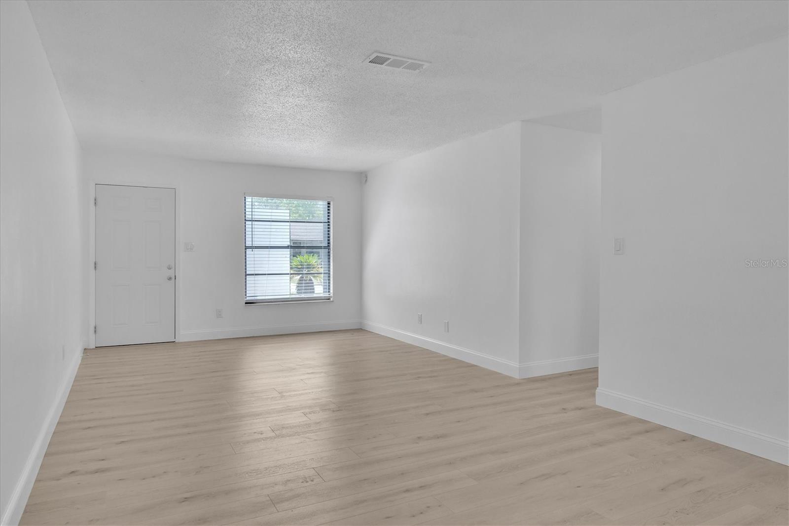 2840 Central Dr Property Photo 4
