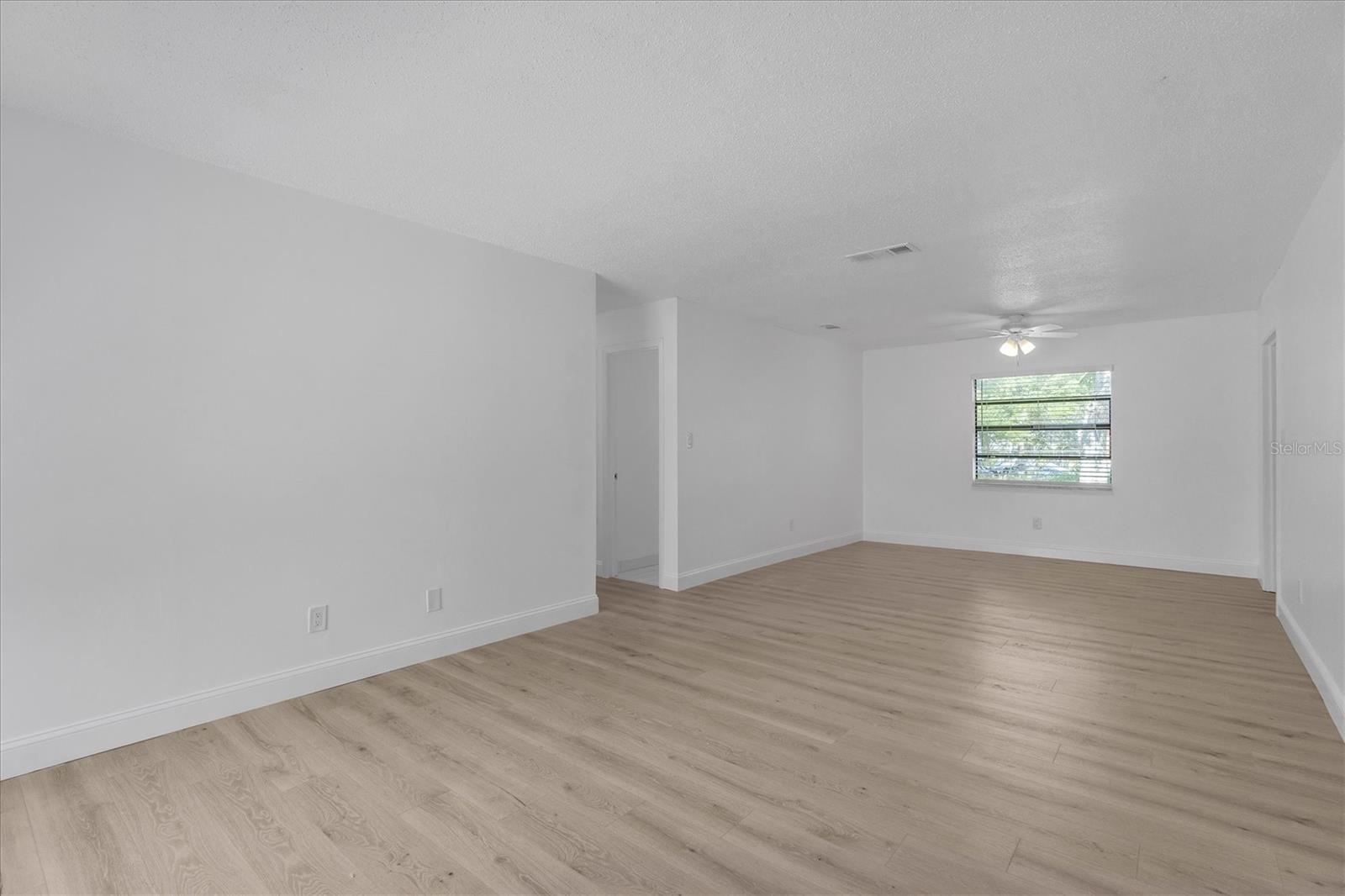 2840 Central Dr Property Photo 5